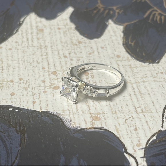 Estate Silver Plated Ring with Clear Cubic Zirconia CZ Stones stamped “I” D3 - Picture 1 of 7